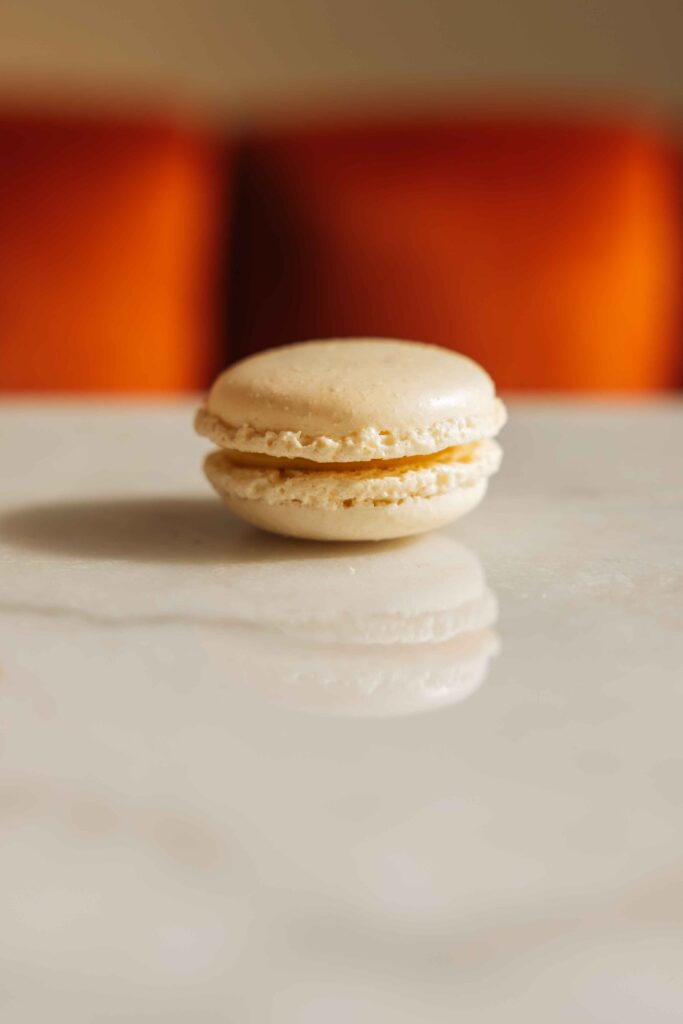 SALTED VANILLA MACARON 