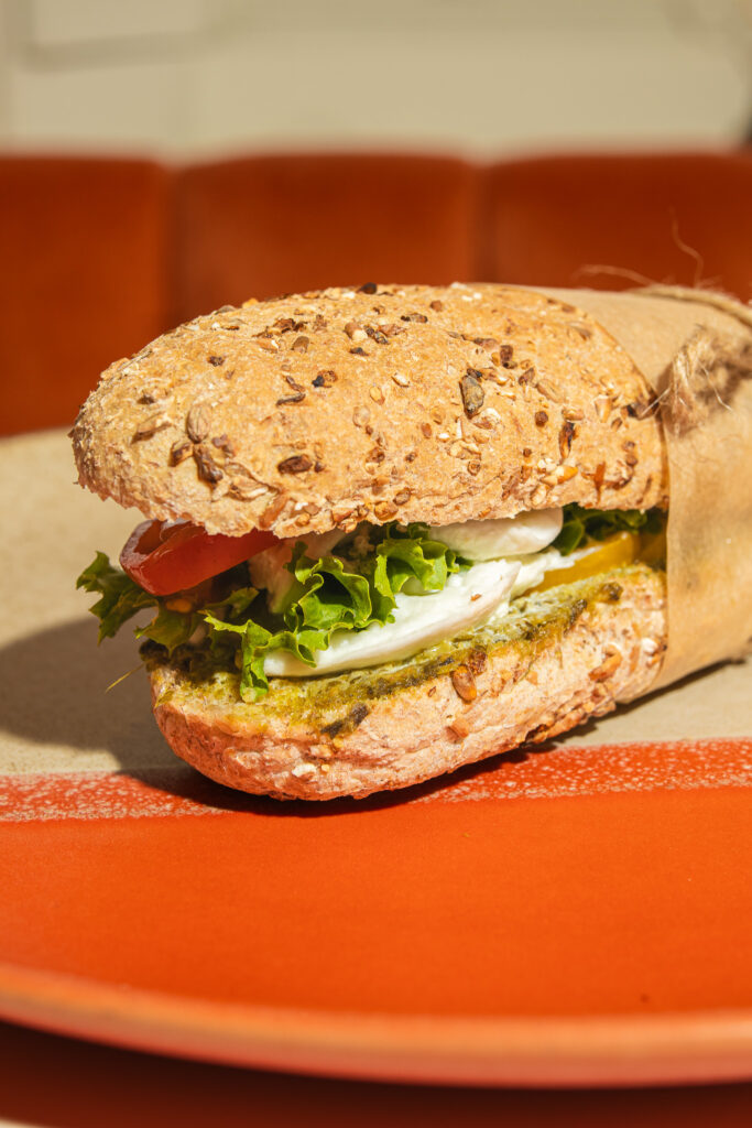 TOMATO & MOZZARELLA SANDWICH 